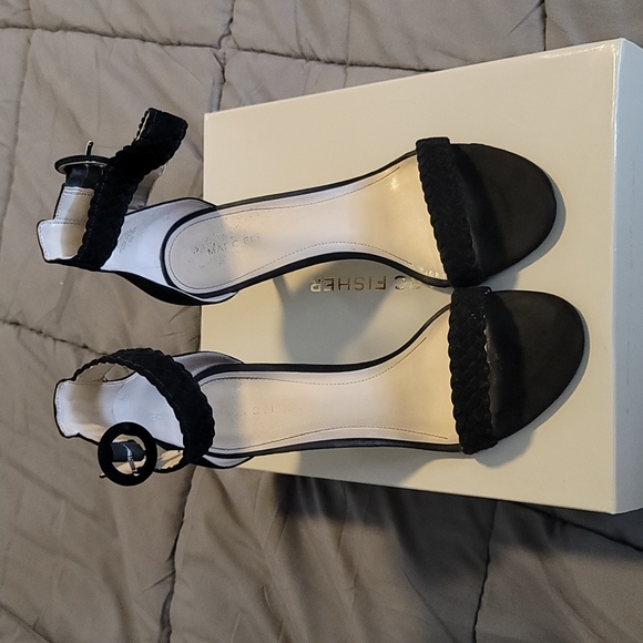 Marc Fisher Ankle Strap Heels Size 8.5 - Picture 1 of 2
